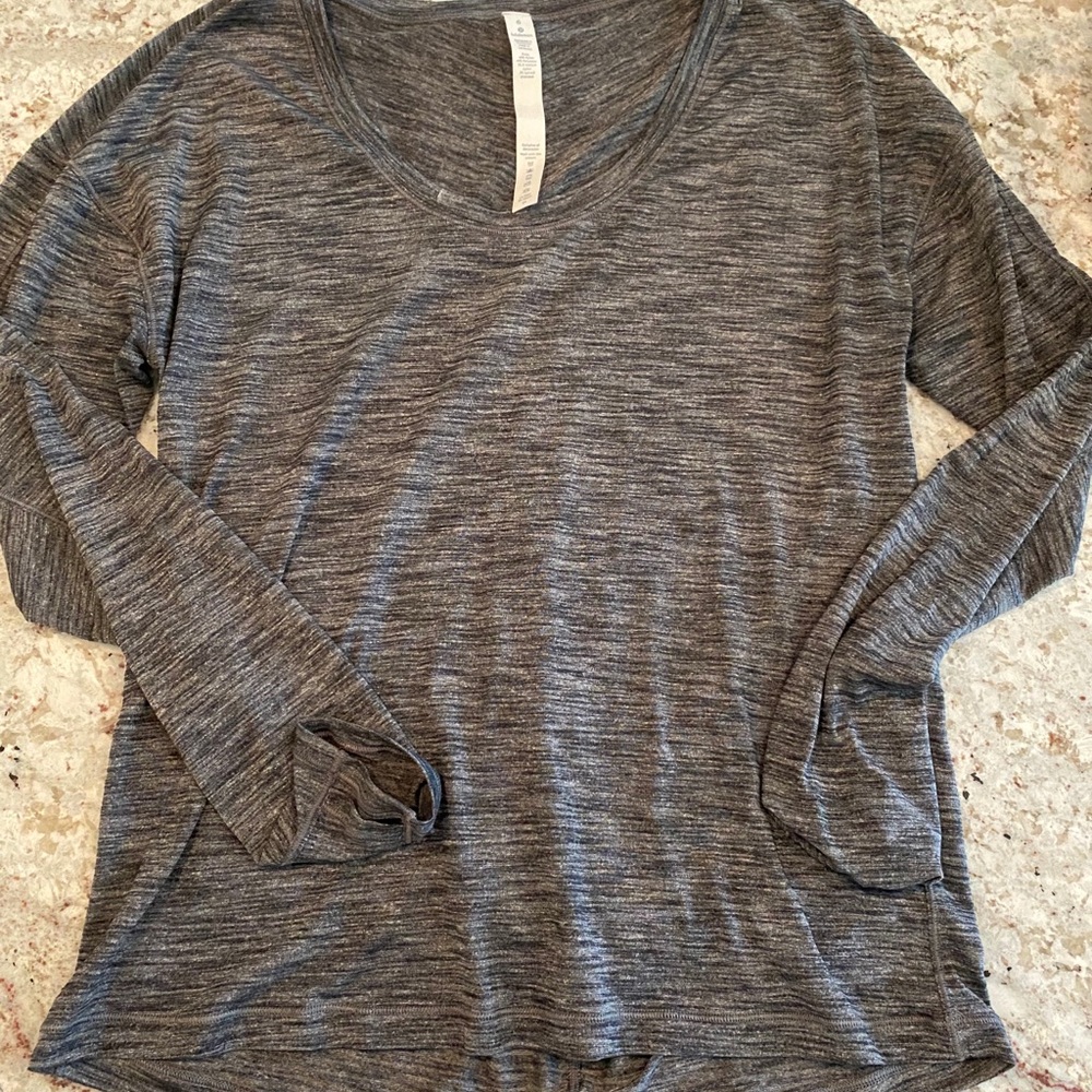 Lululemon women’s shirt size 4